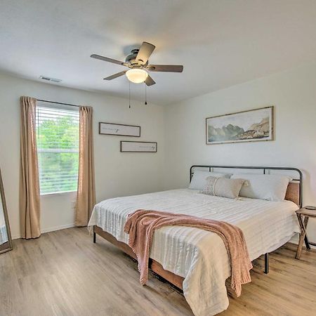 Cozy Branson Retreat With Balcony, 2 Mi To 76 Stripアパートメント エクステリア 写真