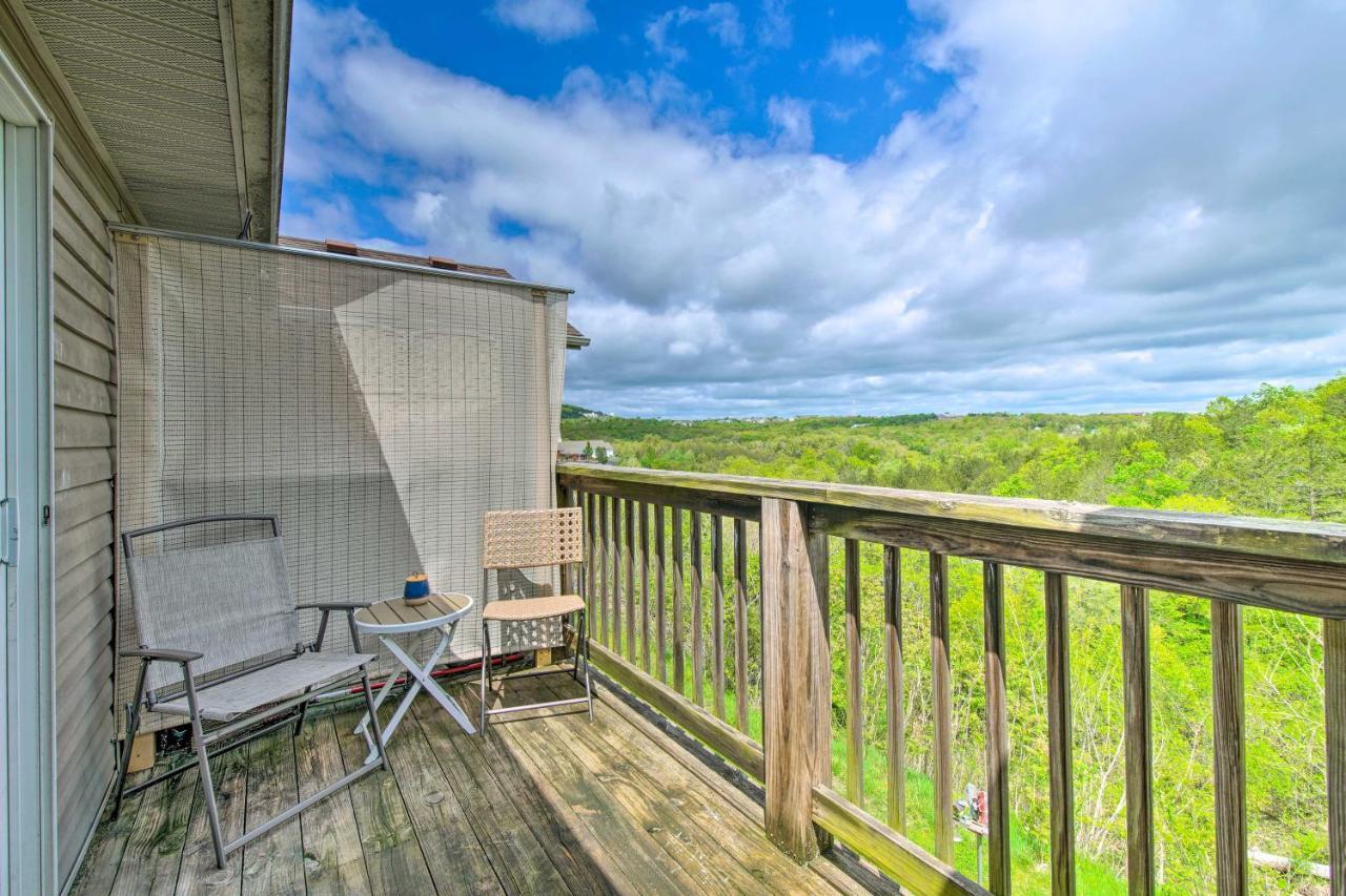 Cozy Branson Retreat With Balcony, 2 Mi To 76 Stripアパートメント エクステリア 写真